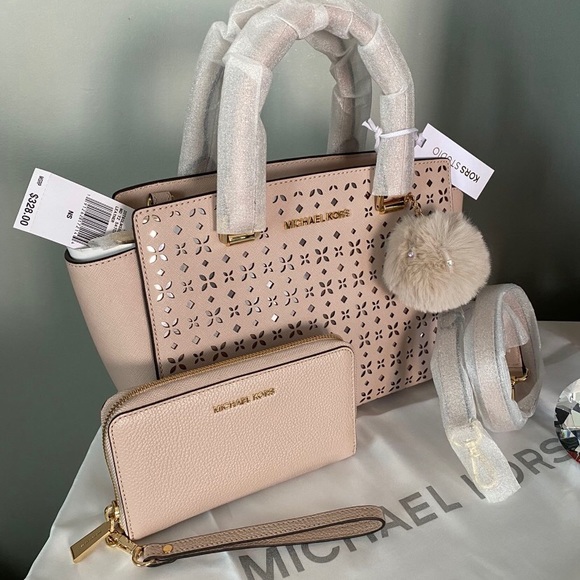 Michael Kors Perforated Selma Satchel with wallet - Picture 2 of 8